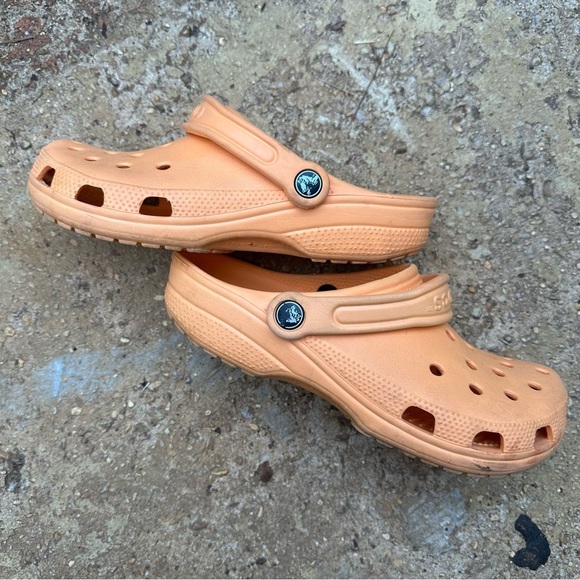 Crocs Classic Clogs Orange Men’s 6 / Women’s 8 Lightweight Slip-On - Picture 7 of 9